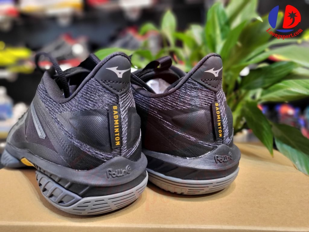 giay-mizuno-wave-claw-neo-2-den-vang-chinh-hang