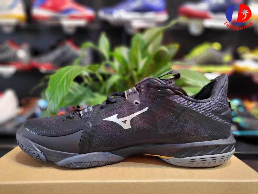 mizuno-wave-claw-neo-2