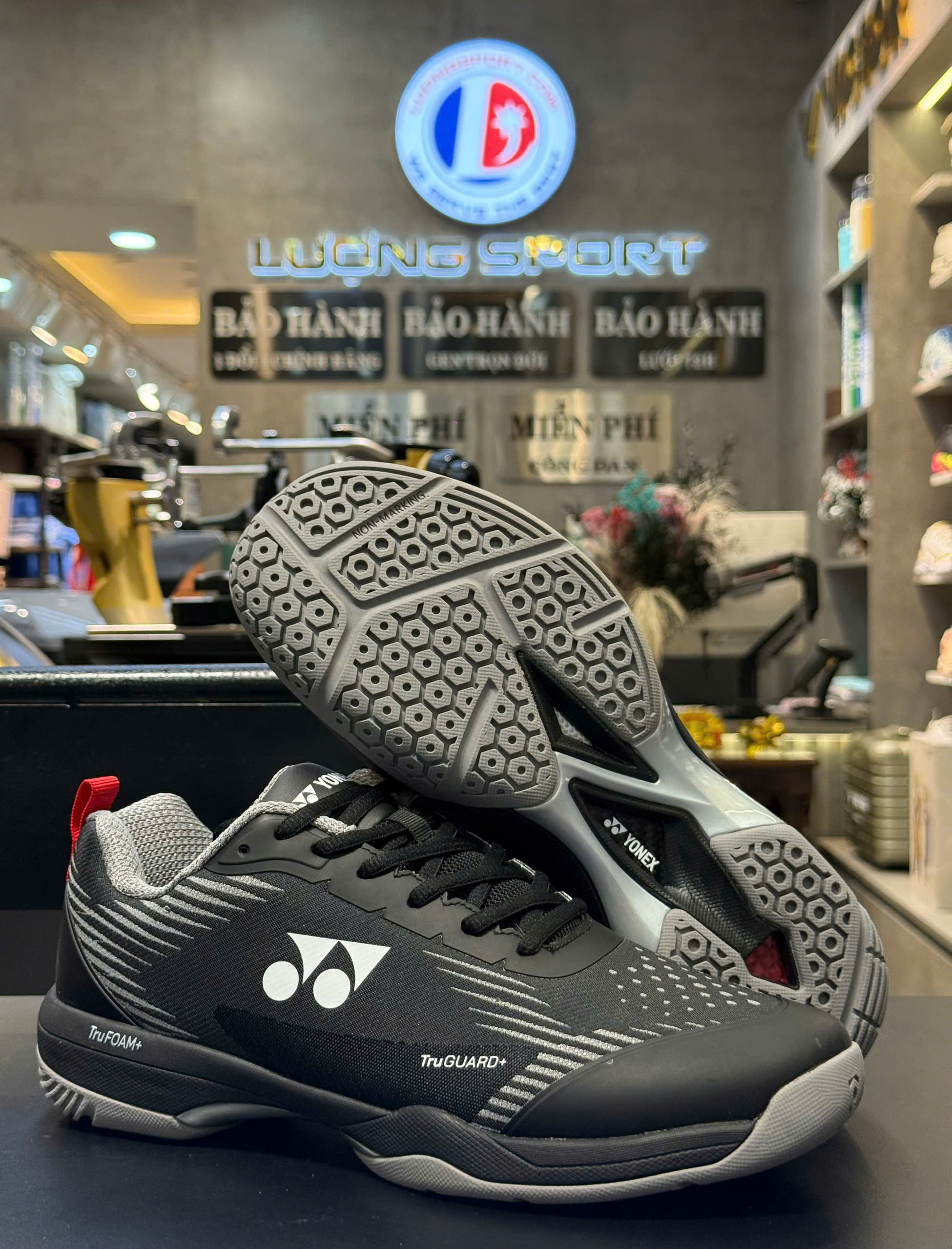 Giày cầu lông Yonex BNCE - Black/Frost Gray
